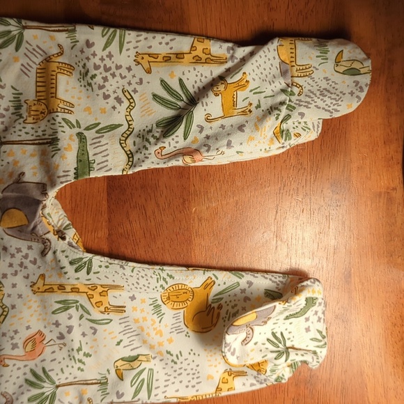51. NWT mud pie safari print footie sleeper - Picture 5 of 8